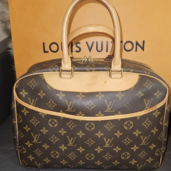 Louis Vuitton LV Deauville Monogram w/ Wallet - Picture 2 of 16